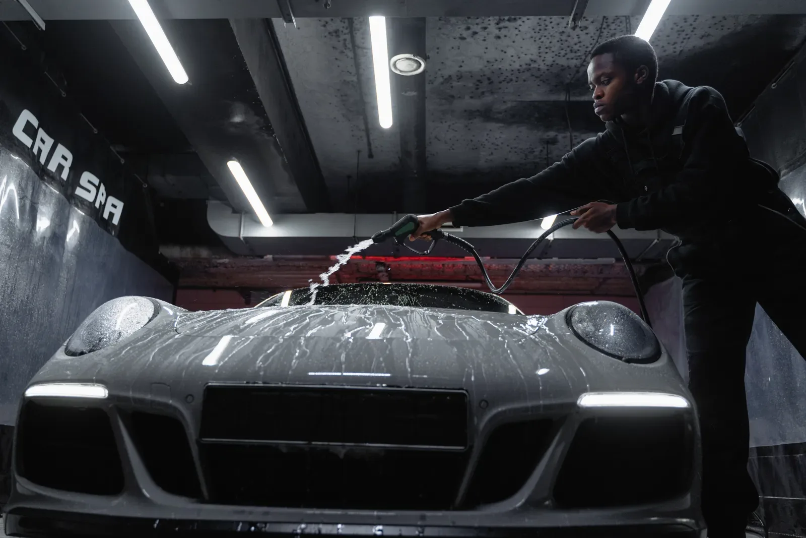 Auto Detailing Near Riverview: How to Choose a Service That Uses Professional Products